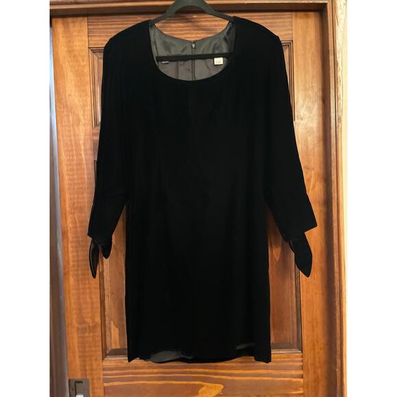 ANNE KLEIN BLACK VELVET COCKTAIL DRESS 12 - Picture 1 of 5